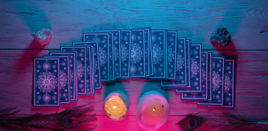 El Tarot no Adivina el Futuro, y eso lo hace súper útil.